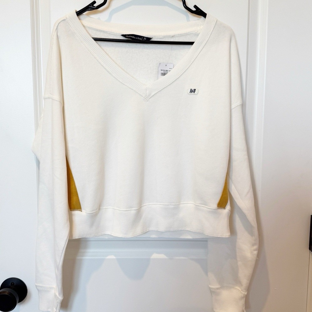 Abercrombie & Fitch White Cropped Long Sleeve Sweater XS Preppy Casual Soft